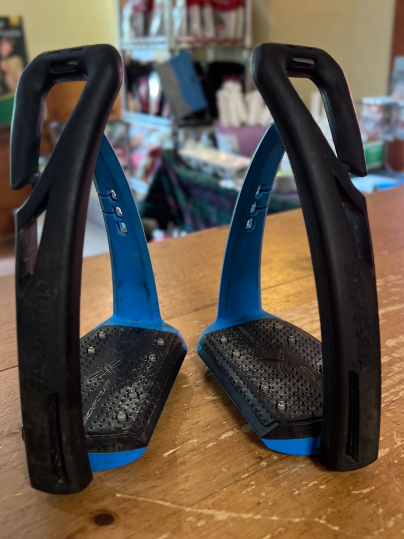 Freejump Soft'Up Pro+ Stirrups - Black & Blue