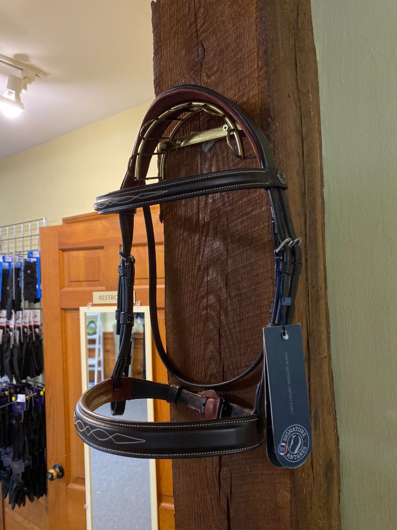 Signature by Antares Hunter Bridle - Cob